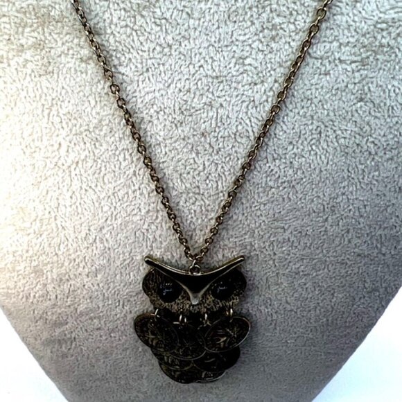 Vintage Gold-Tone Owl Pendant Necklace With French Coin Accents. N12 - Picture 3 of 10